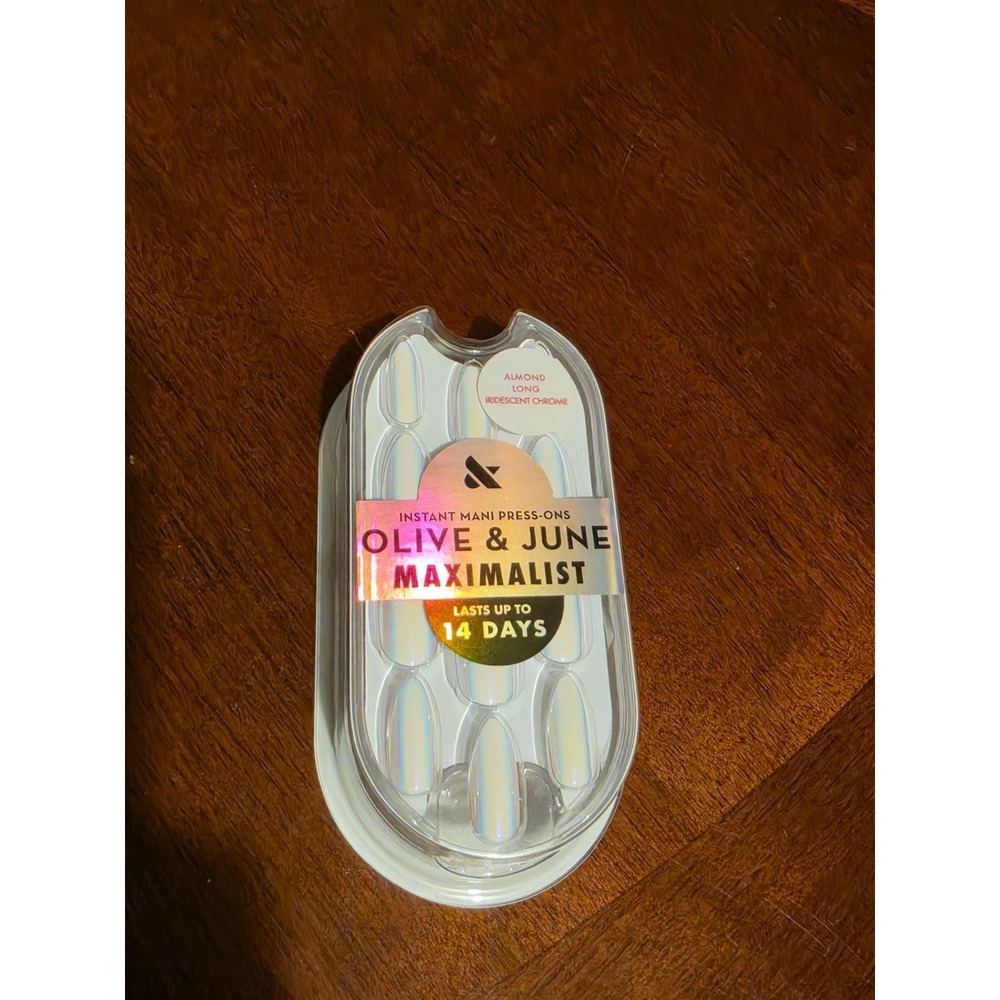 Olive & June‎ Maximalist Mani Press-On Nails Almond Long Iridescent Chrome